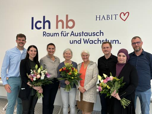  Vor rund 10 Jahren schloss HABIT mit der Mobilen Begleitung eine
Lücke in der Wiener Versorgungslandschaft. Bis heute leistete das
Team über 150.000 Betreuungsstunden für 140 Kund*innen und Familien.
