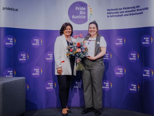Vorschau Bild von Franziska Klein (rechts) mit Renate Anderl, AK Wien
