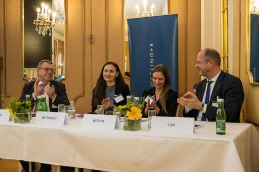  v.l. Univ.-Prof. Dr. Friedrich Rüffler, LL.M., Prof. Dr.
Anne-Christin Mittwoch, Ass.-Prof. Mag. Dr. Stephanie Nitsch, Dr.
Dietmar Lux