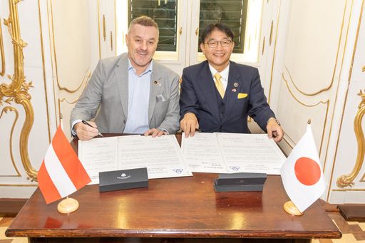 Unterzeichnung eines Partnerschaftsabkommens zwischen Schloss
Schönbrunn und Himeji-jo in Japan.