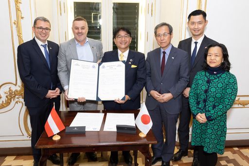 UNESCO World Heritage Site Schönbrunn Palace and Japanese Himeji Castle form a partnership.