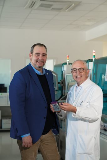 Vorschau Bild von v.l.n.r.: Markus Glanzer, Unternehmensberater bei Die
Krisenplaner und MedR Dr. Johannes Bauer, Geschäftsführender
Gesellschafter bei labors.at, zeigen im Rahmen der aktuellen
Kampagne der UBIT Wien, wie ein gemeinsam erarbeitetes
Krisenmanagementsystem erfolgreich umgesetzt werden kann.