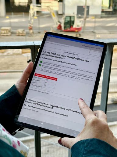 Vorschau Bild von KRISENPLAN.EU bietet für KMU eine digitale Lösung, um kleine und
mittelgroße Unternehmen auf Notfälle, Krisen und Katastrophen
vorzubereiten.
