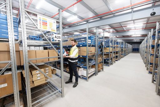 Vorschau Bild von Weitspannregale bieten Platz für sperriges und schweres Lagergut.
So ist auch das das Handling großer SKUs mit der neuen
teilautomatischen Lösung von SSI Schäfer problemlos möglich. © SSI
SCHÄFER / Weiterer Text über ots und www.presseportal.de/nr/160534 /
Die Verwendung dieses Bildes für redaktionelle Zwecke ist unter
Beachtung aller mitgeteilten Nutzungsbedingungen zulässig und dann
auch honorarfrei. Veröffentlichung ausschließlich mit
Bildrechte-Hinweis.