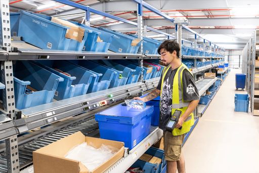 Vorschau Bild von Kolli-Durchlaufregale mit Pick-by-Light beschleunigen den
Kommissionierprozess, sind ideal zur Kleinteilelagerung und nutzen
die vorhandene Fläche optimal. © SSI SCHÄFER / Weiterer Text über
ots und www.presseportal.de/nr/160534 / Die Verwendung dieses Bildes
für redaktionelle Zwecke ist unter Beachtung aller mitgeteilten
Nutzungsbedingungen zulässig und dann auch honorarfrei.
Veröffentlichung ausschließlich mit Bildrechte-Hinweis.