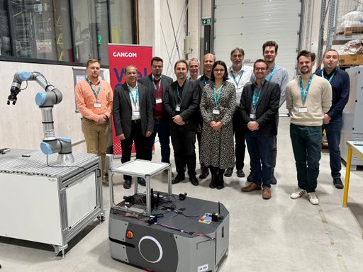  Die Projektpartner beim Abschluss des 5GEARING-Projekts im 5G
Testbed in der LIT Factory an der JKU Linz.