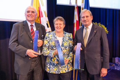 Vorschau Bild von EUROPAEUS-Preisträger 2024 Herbert Kulterer, Brigitte Ederer,
Johannes Hahn