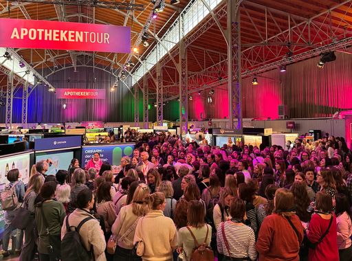  In der MARX HALLE Wien begeisterte die APOTHEKENTOUR mehr als
2.100 Apotheker, Apothekerinnen und PKAs. / Weiterer Text über ots
und www.presseportal.de/nr/162063 / Die Verwendung dieses Bildes für
redaktionelle Zwecke ist unter Beachtung aller mitgeteilten
Nutzungsbedingungen zulässig und dann auch honorarfrei.
Veröffentlichung ausschließlich mit Bildrechte-Hinweis.