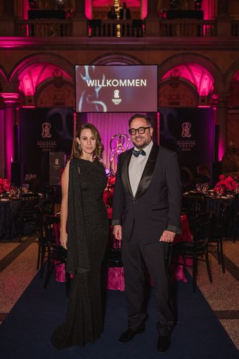 Vorschau Bild von Keynote-Speakerin Natalie Amiri und Initiator der Schiefer
Festspiele Martin Schiefer.