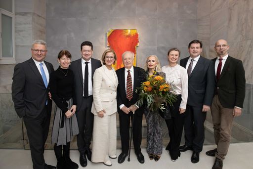  Eröffnungsreigen zum bevorstehenden 95. Geburtstag von Arnulf
Rainer und der neuen Ausstellung: Arnulf Rainer. Das Nichts gegen
Alles.