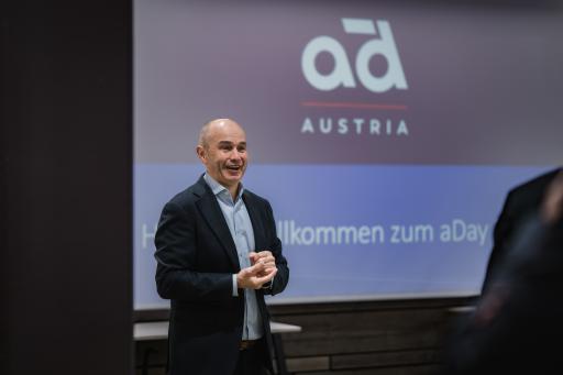  Franz Lettner, Geschäftsführung Birner GmbH, bei der Begrüßung
zum aDay.