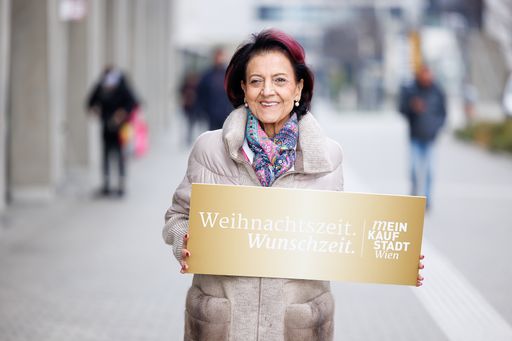Trotz schwieriger Wirtschaftslage und der zurückhaltenden
Konsumstimmung zeigen die Ergebnisse der Umfrage für heuer ein
krisenresistentes Weihnachtsgeschäft in Wien. „Weihnachten ist und
bleibt die Zeit des Schenkens“, so Margarete Gumprecht, Obfrau der
Sparte Handel in der Wirtschaftskammer Wien.