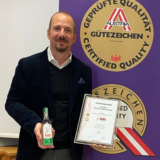  Überreichung der Ehrenurkunde