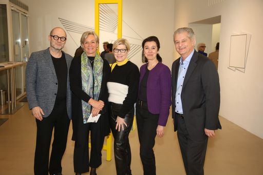  Von links: Guido Zehetbauer-Salzer (zs art Galerie), Ulrike
Ischler (Wir BestAger), Judith P.Fischer (Künstlerin), Andrea
Zehetbauer (zs art Galerie) und Jörg Schaden (Wir BestAger).