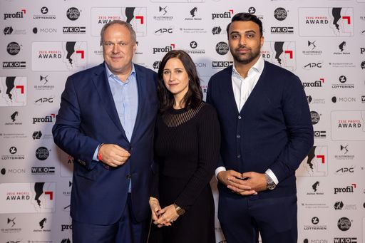 Vorschau Bild von ZPAward24-2: v.l.n.r. Richard Grasl, profil-Geschäftsführer; Anna
Thalhammer, Chefredakteurin profil und Ammar Javed, Geschäftsführer
Österreichischer Agrarverlag