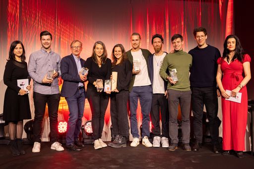 Vorschau Bild von ZPAward24-4: In fünf Kategorien und einer Sonderkategorie wurden
Preisträger:innen geehrt, die mit ihren innovativen Konzepten einen
positiven Beitrag zur Entwicklung der österreichischen Gesellschaft
leisten