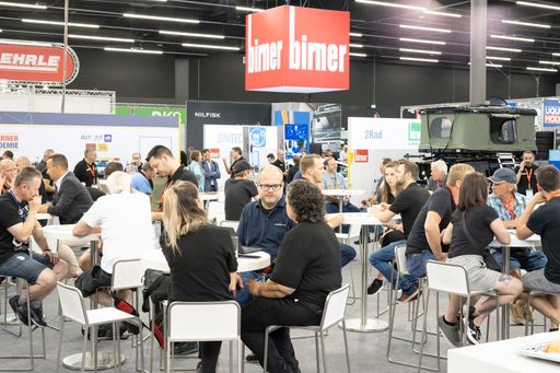 Vorschau Bild von Gut besucht: Der Birner Messestand bei der AutoZum 2023.