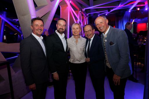 Vorschau Bild von Von links nach rechts: Sportlandesrat Martin Zauner,
Landeshauptmann-Stellvertreter Stefan Schnöll, ÖSV-Präsidentin
Roswitha Stadlober, 2. Nationalratspräsident Peter Haubner und
SalzburgerLand Tourismus-Geschäftsführer Leo Bauernberger.