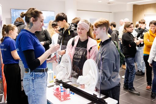 450 Jugendliche besuchten den Tag der Industrielehre mit 20
Unternehmen in der Wirtschaftskammer Wien.