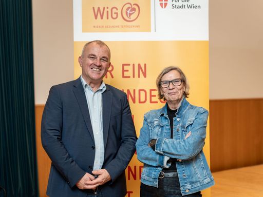 Thomas Altgeld (deutscher Psychologe und Geschäftsführer der
Landesvereinigung für Gesundheit und Akademie für Sozialmedizin
Niedersachsen Bremen e.V.) und Franziska Renner (Stellvertretende
Geschäftsführerin der Wiener Gesundheitsförderung – WiG) freuen sich
über die gelungene Veranstaltung „Gesundheitsförderung im Gespräch“.
