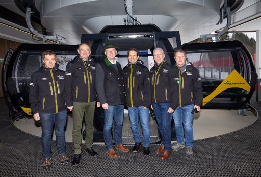 Vorschau Bild von Mit der neuen 10er-Kabinenbahn kommen die Gäste nun besonders
komfortabel aufs Rohrmooser Plateau.(v.l.n.r. Siegbert Trinker –
Betriebsleiter Hochwurzen, Dir. Georg Bliem –
Planai-Geschäftsführer, Hermann Trinker – Bürgermeister
Stadtgemeinde Schladming, Mag. Martin Latzka –
Planai-Aufsichtsratsvorsitzender, Mag. Gerhard Wiedmann –
Planai-Aufsichtsratsvorsitzender Stv., Reinfried Prugger –
Planai-Projektleiter)