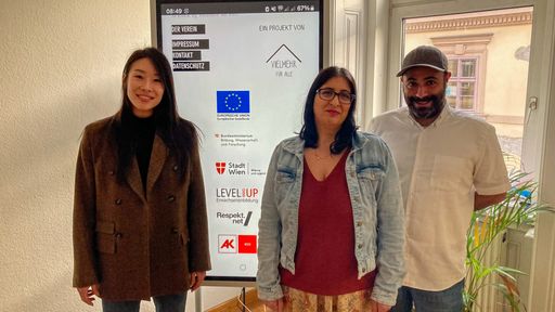 Starballerina Hyo-Jung Kang und Sina Farahmandnia Vorsitzender
der NGO "Vielmehr für Alle" und Prosaschule Lehrerin Nina Rattan