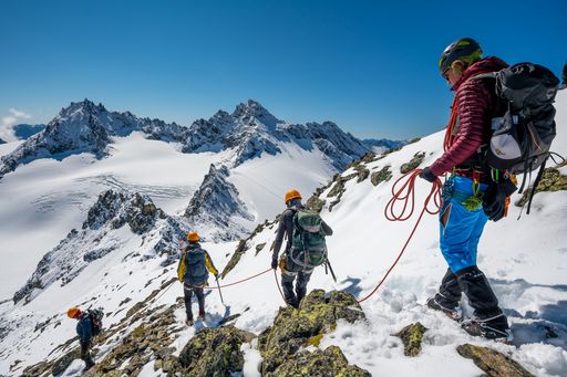 Österreichs Bergsportführer ermöglichen Einheimischen und Gästen
einzigartige alpine Erlebnisse und sorgen dabei maßgeblich für deren
Sicherheit in den Bergen.