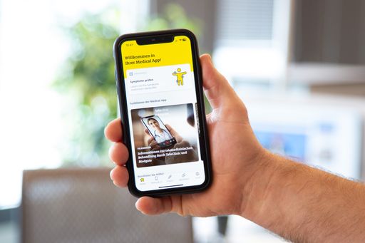 Always go to the doctor straight away when you have a cold? The ADAC Medical app can also help in winter