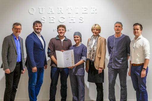 Vorschau Bild von Verleihung des Siegels „TOP-Lehrbetrieb“ an Eurest Österreich im
Quartier Sechs