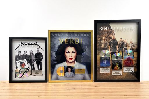  Music Awards von Musik-Größen wie Metallica, Anna Netrebko oder
OneRepublic kommen unter den Hammer