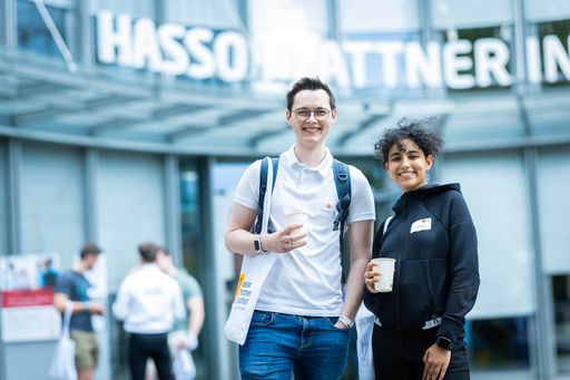  Studierende am Hasso-Plattner-Institut / Weiterer Text über ots
und www.presseportal.de/nr/22537 / Die Verwendung dieses Bildes für
redaktionelle Zwecke ist unter Beachtung aller mitgeteilten
Nutzungsbedingungen zulässig und dann auch honorarfrei.
Veröffentlichung ausschließlich mit Bildrechte-Hinweis.
