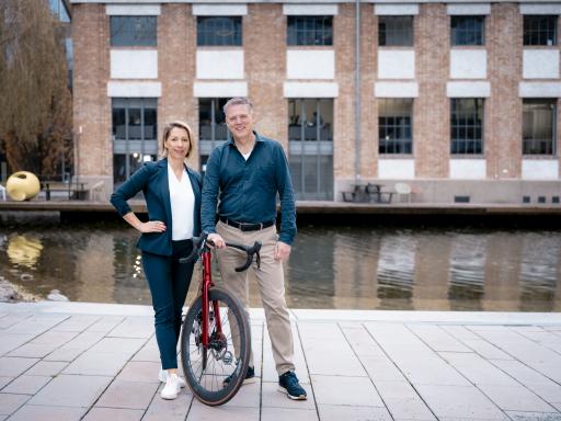 Vorschau Bild von Gemeinsam mit Edwin de Jong bildet Karin Stopa ab 1. Januar 2025
das Führungsduo von JobRad Österreich.