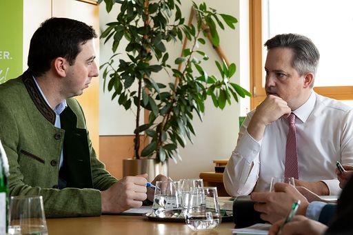 Kammerpräsident Johannes Schmuckenschlager und EU-Abgeordneter
Alexander Bernhuber kämpfen weiter gegen das umstrittene
MERCOSUR-Abkommen.