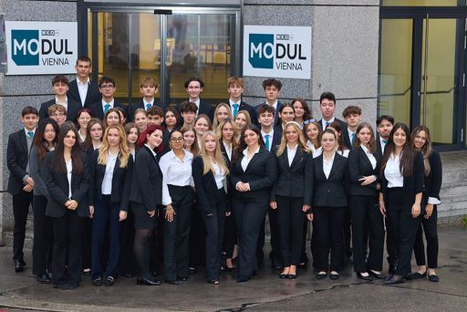 Das MODUL-Projektteam startete mit den Vorbereitungen zum
Theaterhotel bereits zu Beginn des Schuljahrs 2024.
