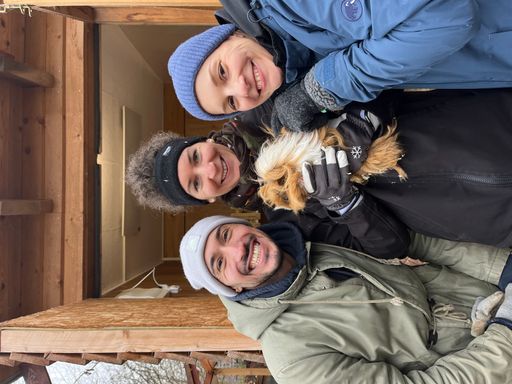 Vorschau Bild von Am Assisi-Hof des Österreichischen Tierschutzvereins wurden
Stallungen und Tiergehege gereinigt und Ziegen, Esel, Kaninchen und
Katzen gefüttert und liebevoll versorgt.
