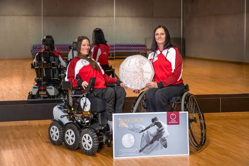 Vorschau Bild von Die beiden Para-Dance-Sport-Austria-Tänzerinnen Sanja Vukasinovic
und Eva Maria Nussdorfer beeindrucken.