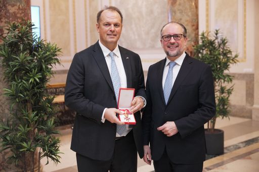 Vorschau Bild von Verleihung des Goldenen Ehrenzeichens