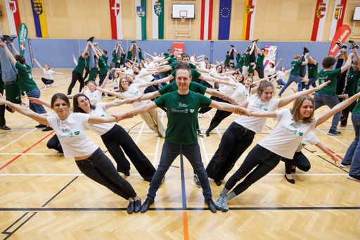  Wie jedes Jahr können sich die Besucherinnen und Besucher auf
eine eindrucksvolle Polonaise der Tanzschule Eichler freuen.
