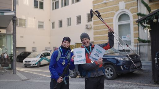 Vorschau Bild von Erfolgreiche Wanderer im Ziel des Wörthersee Extrem.