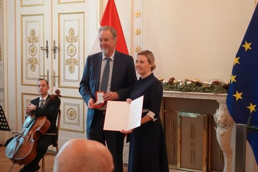 Vorschau Bild von Generalsekretär der ÖBR erhalten Auszeichnungen für Verdienste um
die Republik