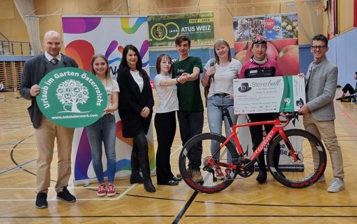 Vorschau Bild von Alle Beteiligten freute sich auf einen gelungenen Steirerball mit
Partnerregion Oststeiermark in der Hofburg in Wien.