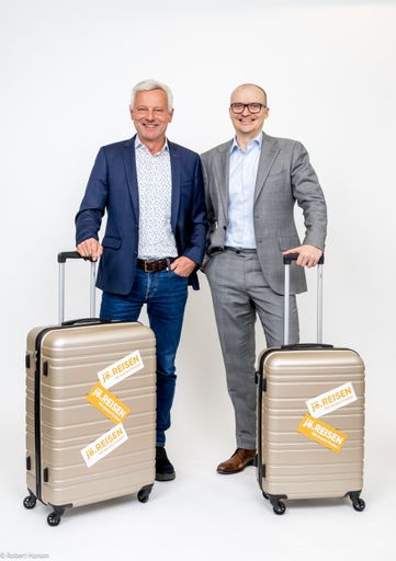 Ready for take-off: Martin Fast, Geschäftsführer von DERTOUR
Austria und jö-Geschäftsführer Nikolai Scheurecker (v.l.n.r.)