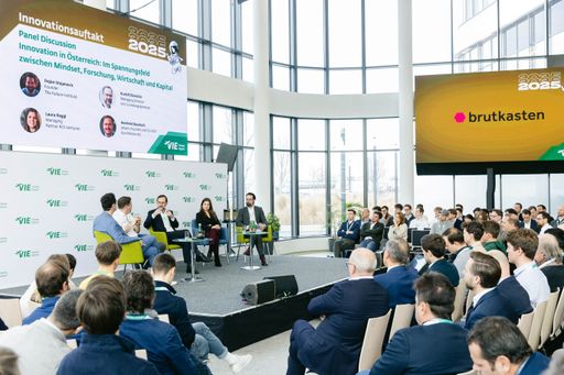 Vorschau Bild von Reinhold Baudisch, Founder von durchblicker.at, Dejan Stojanovic,
Founder The Failure Institute und Laura Raggl, CEO von ROI Ventures
diskutierten zu aktuellen Entwicklungen zum Thema Innovation in
Österreich