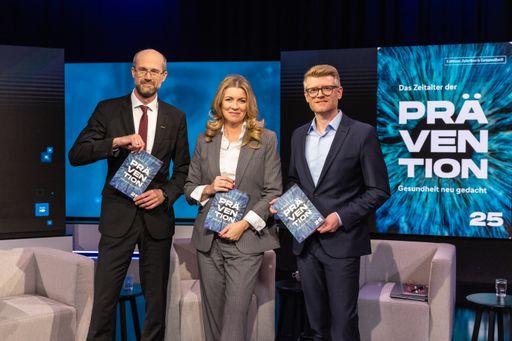  Rolf Gleißner (WKÖ), Sabine Loho (Puls4), Marco Kanngieser
(Sanofi)
