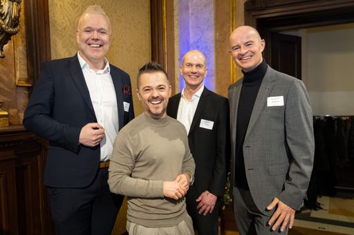 Vorschau Bild von v.l.: Michael Ausserer – Geschäftsführer NÖ Pressehaus, Stefan
Verra, Andreas Eisendle – Vorstand der ReginonalMedien Austria,
Andreas Jenewein - Prokurist - Mitglied der Geschäftsleitung bei
Leadersnet, Opinion Leaders Network