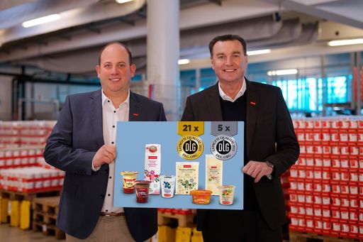  Rainer Bruckmoser und Andreas Gasteiger freuen sich über die
neuen DLG Auszeichnungen