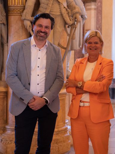 Bundesministerin Klaudia Tanner und HGM-Direktor Georg Hoffmann
