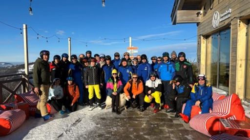 Vorschau Bild von Teilnehmer der conos-Winter-Trend-Expedition und Manager von TMR
Tatry Mountain Resorts Poland beim „Fresh Track Skiing“ im Skigebiet
Sczyrk in den Beskiden/Schlesien (PL)