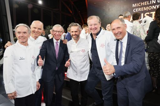  Zwei Sterne gab es für Karl und Rudi Obauer, Vitus Winkler und
Andreas Döllerer. Das freute auch den Salzburger Landeshauptmann
Wilfried Haslauer und den Geschäftsführer der SalzburgerLand
Tourismus Gesellschaft Leo Bauernberger.