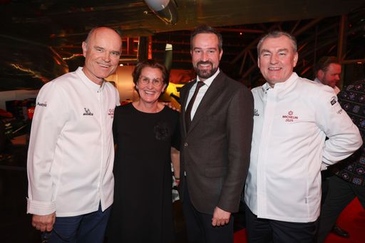 Vorschau Bild von Rudi und Angelika Obauer mit dem Salzburger
Landeshauptmann-Stellvertreter Stefan Schnöll und Toni Mörwald.